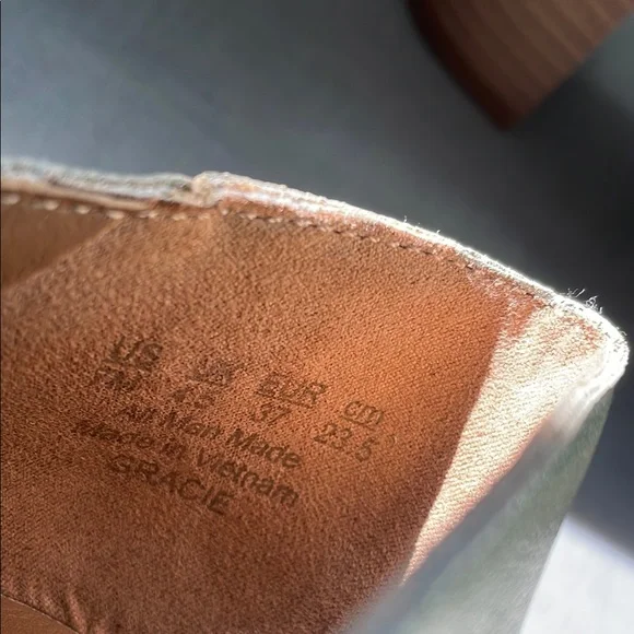 NWT Zodiac Gracie Gold Metallic Heel Pumps Size 7 - Picture 9 of 11